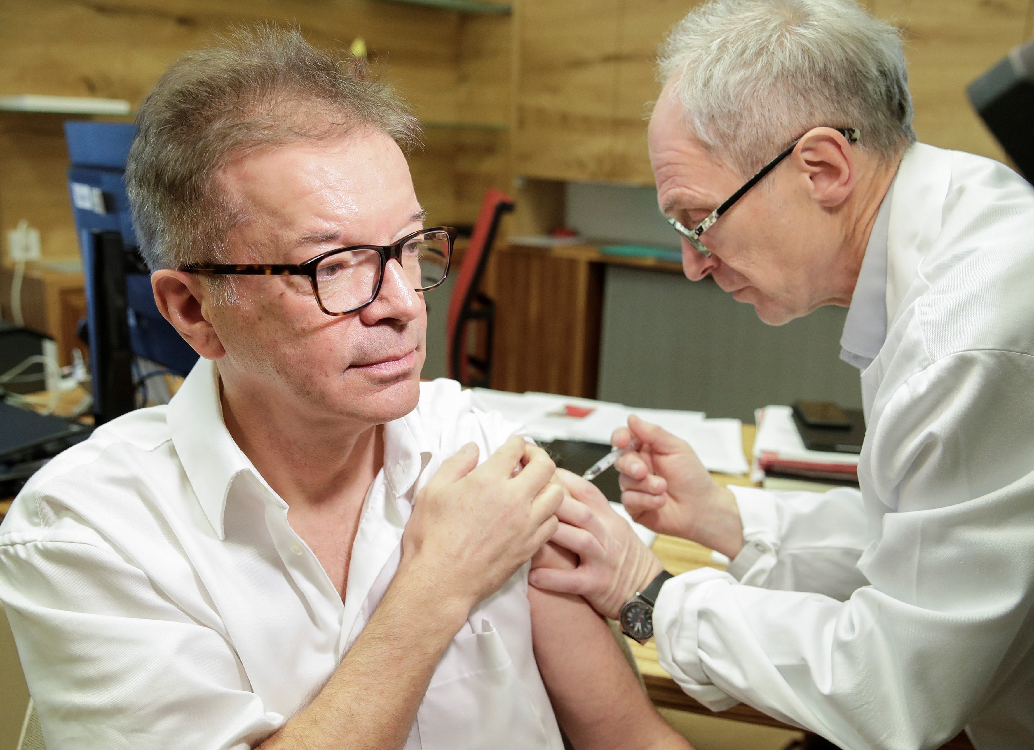 APP -- Erste Impfungen in Österreich möglicherweise im ...