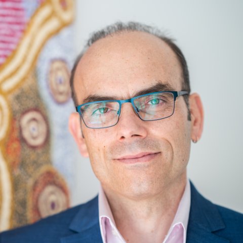 Sotiris Vardoulakis ist Direktor des NHMRC Healthy Environments and Lives (HEAL) National Research Network und Professor für Global Environmental Health