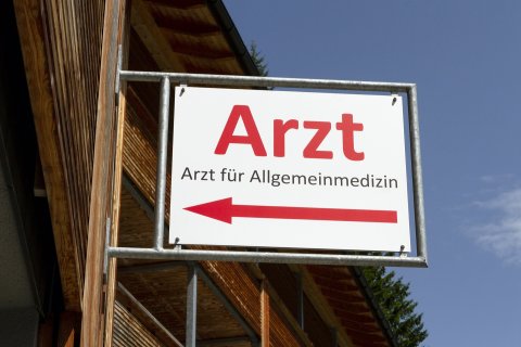 Schild Arzt für Allgemeinmedizin