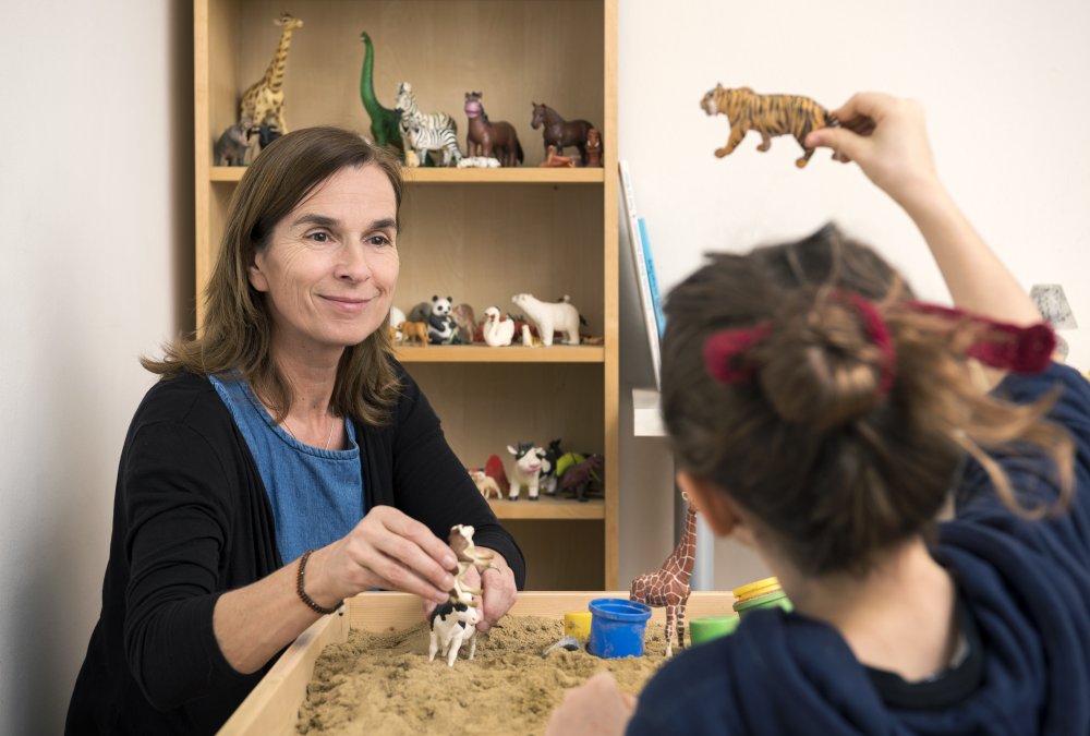 HEMAYAT bietet traumatisierten Menschen psychotherapeutische Unterstützung.